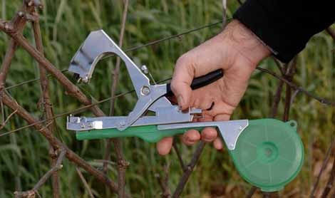 Vine Tying Machine + 10,000 Staples + 20 Rolls of Tape